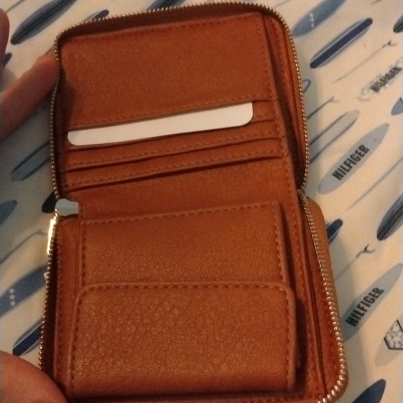 Guess wallet - Picture 3 of 4